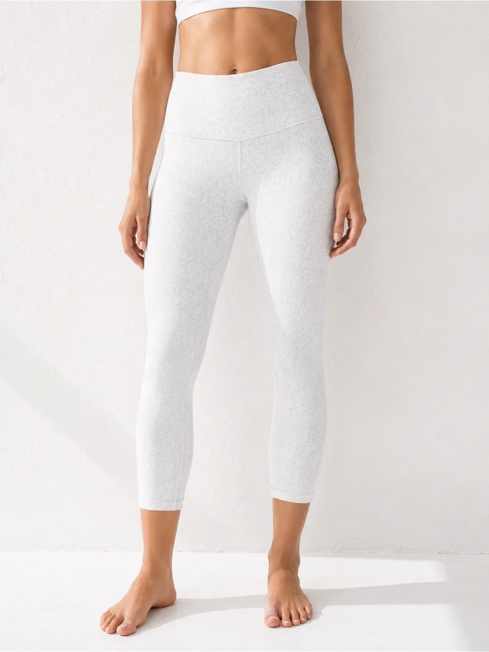 Lululemon – Wunder Under HR Crop Leggings 21 Foli Manifesto White Nimbus – Sz. 6